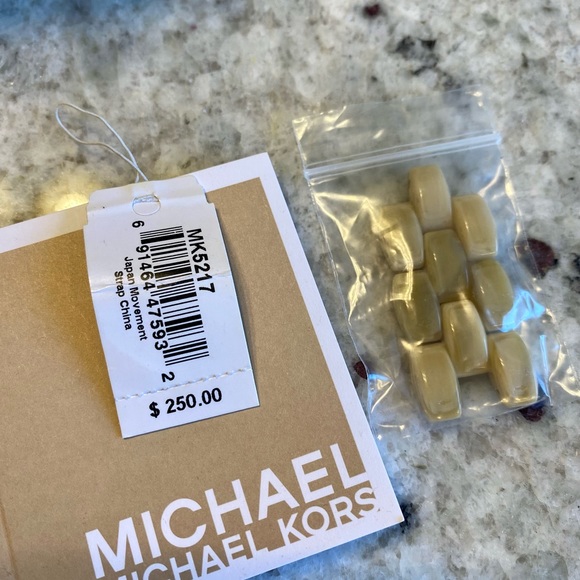 Michael Kors Watch - Picture 4 of 6